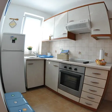 Apartma Brnistra Ginestra *