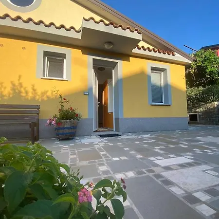 Apartma Brnistra Ginestra Appartement *