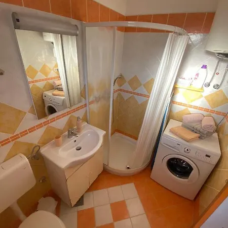 Apartma Brnistra Ginestra *