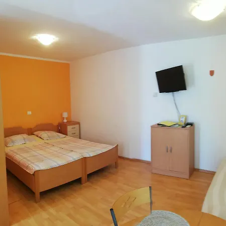 Apartma Brnistra Ginestra Apartamento *