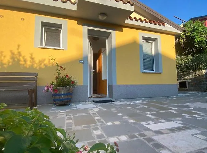 Apartma Brnistra Ginestra Appartement *